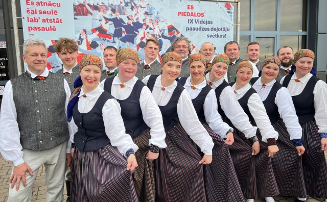 IX Vidējās paaudzes dejotāju svētki Salaspilī.